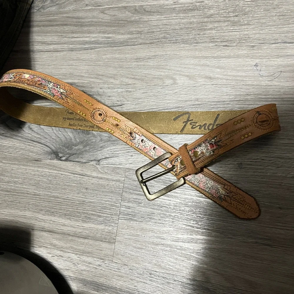 Fender Couture Tan Leather Embroidered Belt Pewter Buckle Mens Size 42 FHC35B